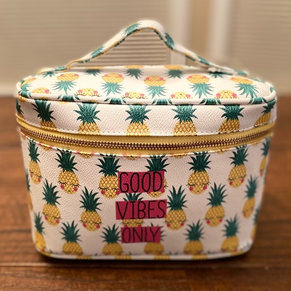 Good Vibes Only Pineapple Cosmetic Carrying Case With Handle - Picture 4 of 12
